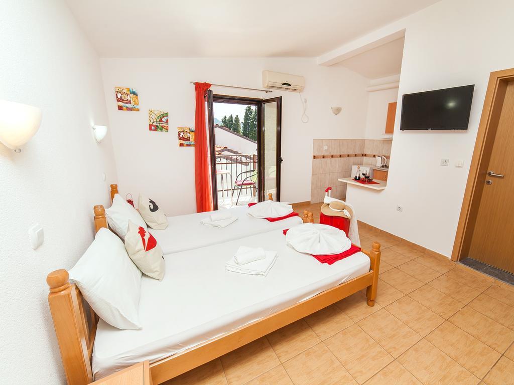 Apartments Viktorija Petrovac Pokój zdjęcie